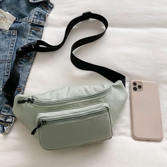 💙 Women’s Nylon Double Front Pockets Adjustable Strap Fanny Pack - Picture 5 of 8